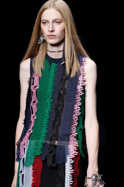 Look 64